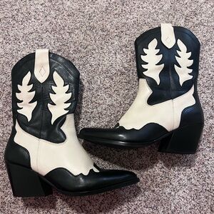 Western black-and-white boots!